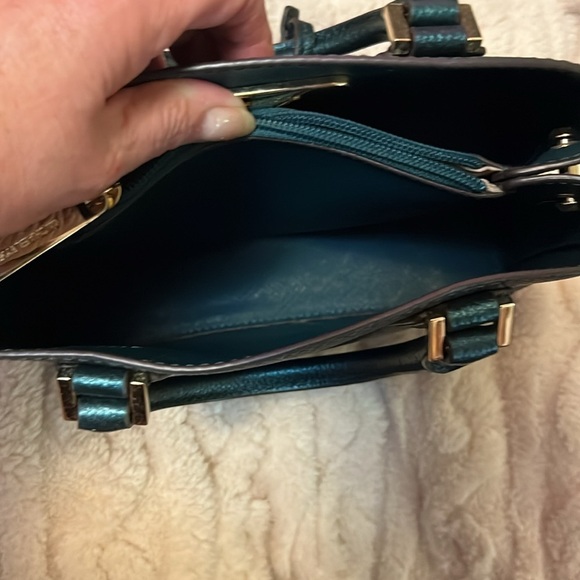 Michael Kors Elegant Green Pebble Tote - Picture 7 of 8